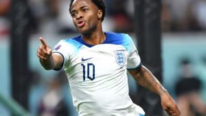 Sterling vai voltar à Inglaterra para resolver problema familiar, mas pode retornar ao Catar