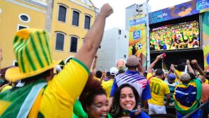 Torcida brasileira no Recife é só alegria com os primeiros gols do Brasil contra a Coreia