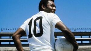 Videogame reverencia Pelé como melhor de todos os tempos para gerações que não viram o Rei jogar