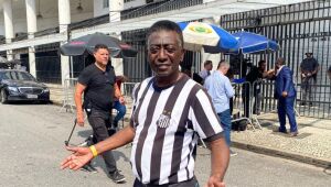 Sósia de Pelé recorda experiências e quer seguir homenageando o Rei