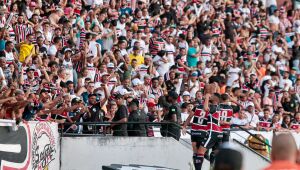 Lateral Marcus Vinicius comenta sobre torcida do Santa Cruz: "Todo mundo já ouviu falar"