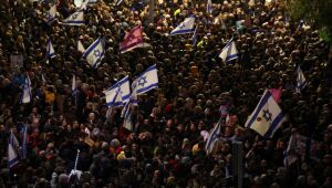 Milhares de israelenses protestam contra o governo em Tel Aviv