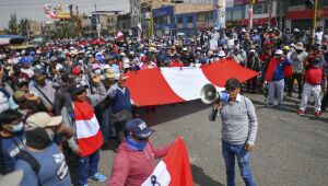 Protestos não dão trégua em crise que já soma 45 mortes no Peru