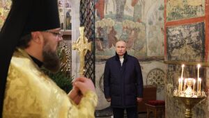 Putin assiste missa ortodoxa de Natal em igreja do Kremlin