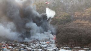 Incêndio em periferia de Seul obriga retirada de 500 pessoas