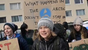 Thunberg e jovens ativistas protestam em Davos por "justiça climática"