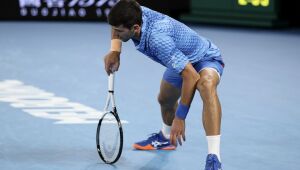 Apesar de lesão, Djokovic vence Dimitrov e vai às oitavas do Aberto da Austrália