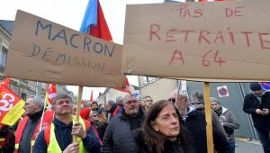 França vive novo dia de protestos contra a reforma da Previdência