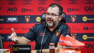 Enderson analisa vitória do Sport e explica mudanças: "Estou num processo de montagem da equipe"