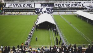 Assista ao vivo ao velório de Pelé direto da Vila Belmiro, em Santos (SP)