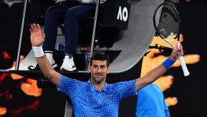 Djokovic retorna com vitória ao Aberto da Austrália, após deportação