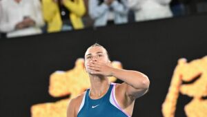 Sabalenka vence Linette e vai enfrentar Rybakina na final do Aberto da Austrália