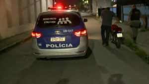 Moto estacionada ao lado de delegacia é roubada em Paulista; dois homens são presos em flagrante