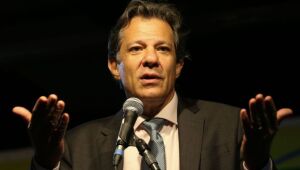 Em Davos, Haddad reforça compromisso fiscal e diz que Brasil vai combater extremismo