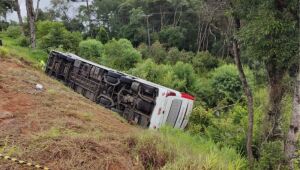 Acidente de ônibus no Paraná deixa sete mortos e vinte e dois feridos