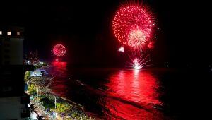 Show de cores, música e alegria nas praias do Pina e de Boa Viagem na volta do Réveillon do Recife