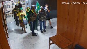 Vídeo inédito mostra como golpistas invadiram com facilidade andar do gabinete de Lula; assista