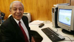 Jornalista Luiz Orlando Carneiro morre em Brasília, aos 84 anos