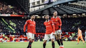 Com gol polêmico e virada relâmpago, United vence o City no clássico de Manchester