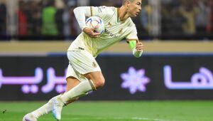 Cristiano Ronaldo marca de pênalti seu primeiro gol pelo Al Nassr