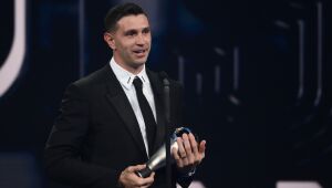 Argentino 'Dibu' Martínez conquista prêmio The Best da Fifa de melhor goleiro