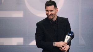 Messi leva o prêmio The Best de melhor jogador do mundo de 2022