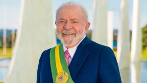 Lula divulga nova foto oficial com faixa presidencial