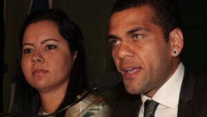 Ex-mulher de Daniel Alves acredita na inocência do jogador: "Não há nada que o incrimine"