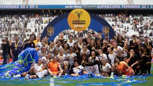 Corinthians é bi da Supercopa Feminina com goleada no Flamengo