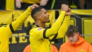 Haller volta a marcar pelo Borussia Dortmund após superar câncer 