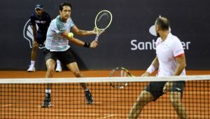 Marcelo Melo disputa esta noite vaga na final de duplas do Rio Open