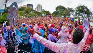 Aurora dos Carnavais celebra bailes de carnaval com Encontro de Blocos de Pau e Cordas