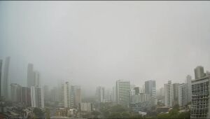 Pancadas de chuva causam alagamentos no Recife, nesta quinta-feira (9); Inmet emite alerta