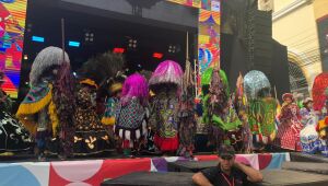 Despedida do Carnaval: Maracatus e Escolas de Samba se apresentam na Praça do Arsenal