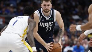 NBA multa Luka Doncic por insinuar que arbitragem estava comprada