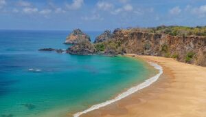 Moradores de Fernando de Noronha vão receber lâmpadas de LED gratuitas, nesta semana