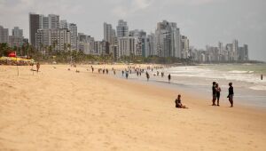 Bombeiros são acionados para suposto incidente com tubarão na praia de Piedade