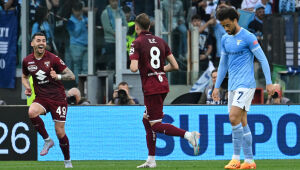 Lazio perde em casa para o Torino e deixa Napoli ainda mais perto do título