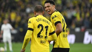 Dortmund goleia Eintracht Frankfurt e toma liderança do Bayern na Bundesliga