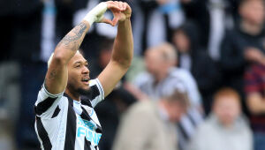 Com gol de Joelinton, Newcastle aplica goleada histórica sobre o Tottenham 
