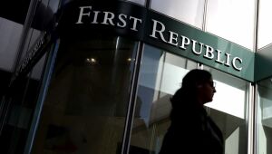 Órgãos reguladores dos EUA se preparam para intervir e vender o First Republic Bank