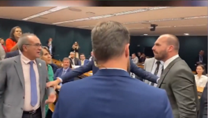 "Aqui não é luta de boxe", diz deputado petista que discutiu com Eduardo Bolsonaro 