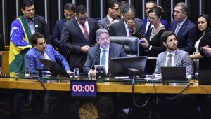 Câmara adia votação do PL das Fake News após pedido do relator