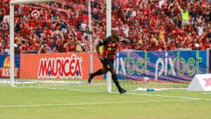 Veterano, Vagner Love chega ao 25&ordm; título na carreira e é elogiado por Enderson Moreira 