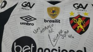 Família faz rifa com camisa do Sport autografada por Juba para ajudar no tratamento de doença rara