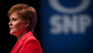 Ex-líder escocesa Nicola Sturgeon alega inocência após ser detida