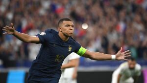 Com gol de Mbappé, França vence Grécia nas Eliminatórias da Euro