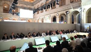 Reunião em Paris tem "consenso" para reformar o sistema financeiro