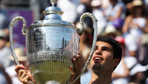 Alcaraz vence ATP 500 de Queen's e voltará a ser número 1 do ranking nesta segunda (26)