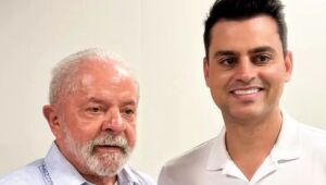 Deputado do PL que tirou foto com Lula se licencia do mandato e bolsonarista assume cadeira